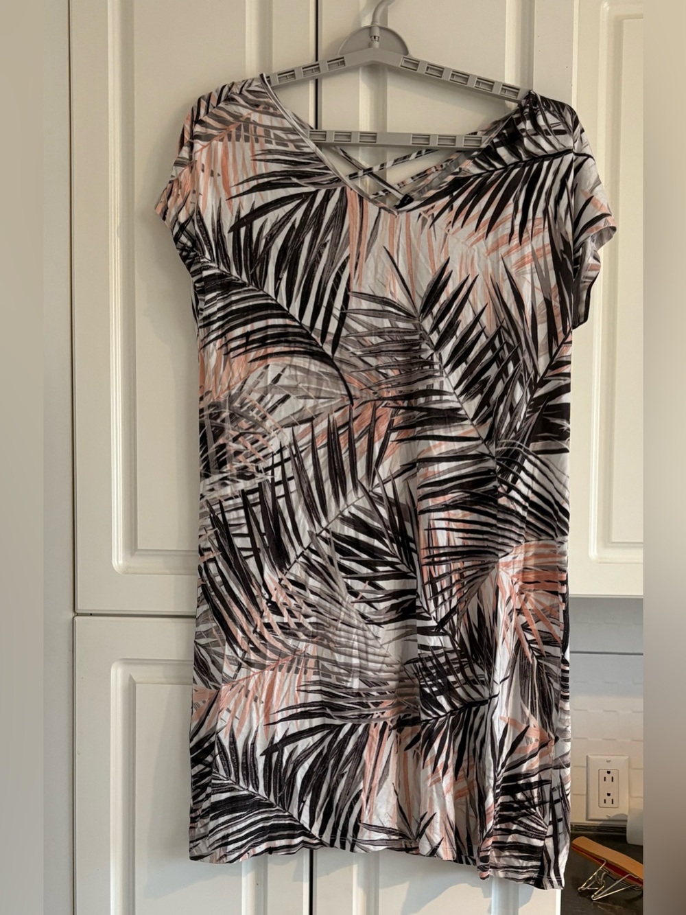 Reitmans Blush, Black and Gray Palm-Print Tunic